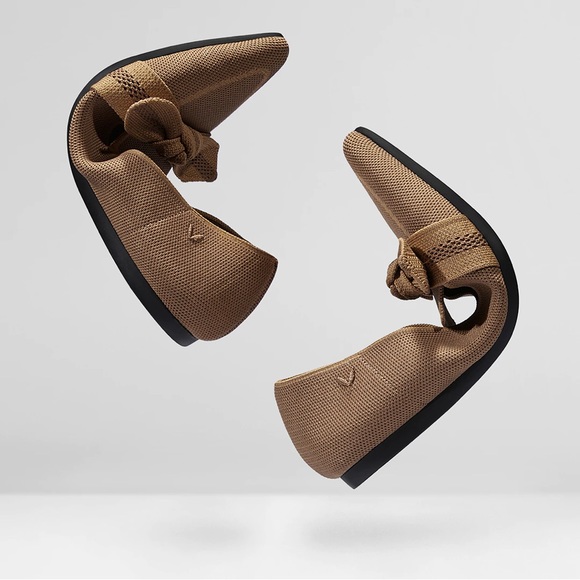 VIVAIA Pointed-Toe Bow Loafers - Picture 3 of 10